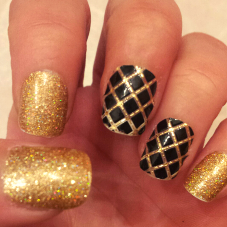 Black Nails Criss-Crossing Pattern